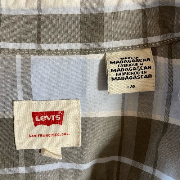 LEVI’S short sleeve button up shirt. Perfect condition. - Picture 2 of 4